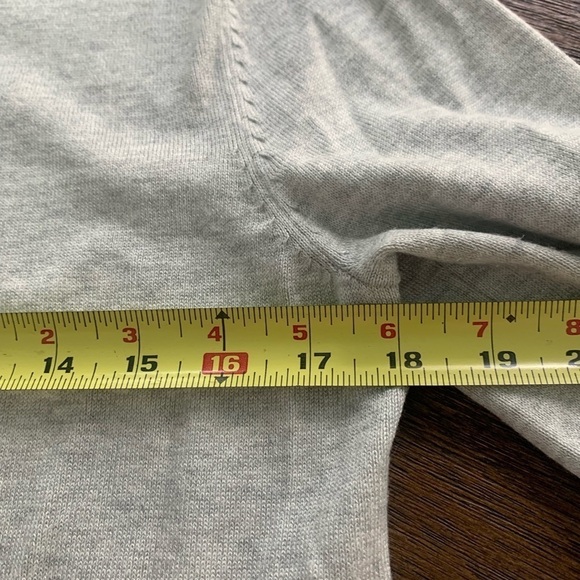 🎉Spense cardigan in a soft light gray. Size medium - Picture 9 of 10